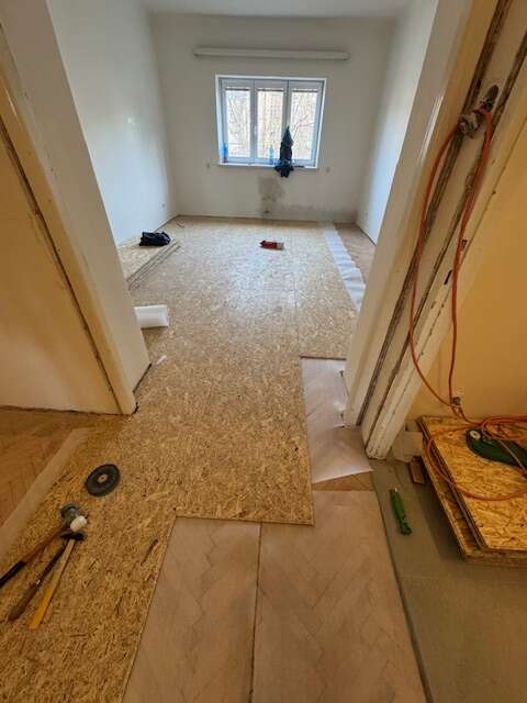 Pokládka lepeného vinylu Praha - Pankrác