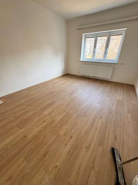 Pokládka lepeného vinylu Praha - Pankrác