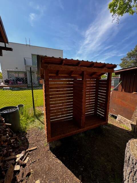 Přístřešek na dřevo