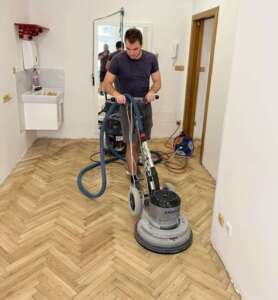 Fotografie: broušení parketové podlahy