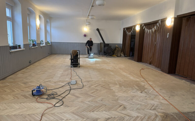 Fotografie: Broušení parket před finální úpravou