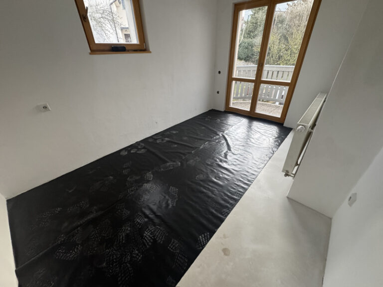 Fotografie: Klikací vinyl v dekoru dřeva