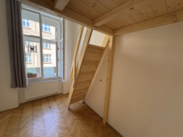 Fotografie: Pohled zespodu na schody